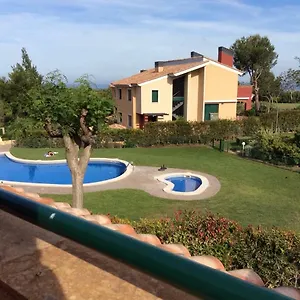 Preciosa Casa Con Piscina En Bonmont Сasa de vacaciones